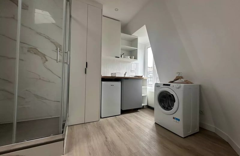 Alquiler a largo plazo de estudio renovado en el distrito 8, París, Francia