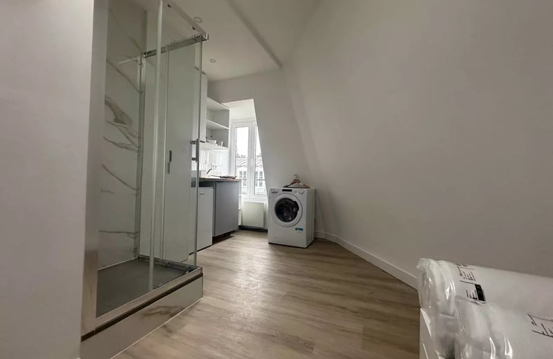 Alquiler a largo plazo de estudio renovado en el distrito 8, París, Francia