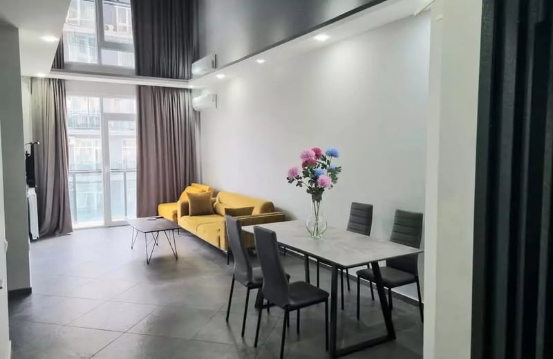 Alquiler a largo plazo estiloso apartamento 1+1 cerca de la zona de Metro City, Batumi, Georgia
