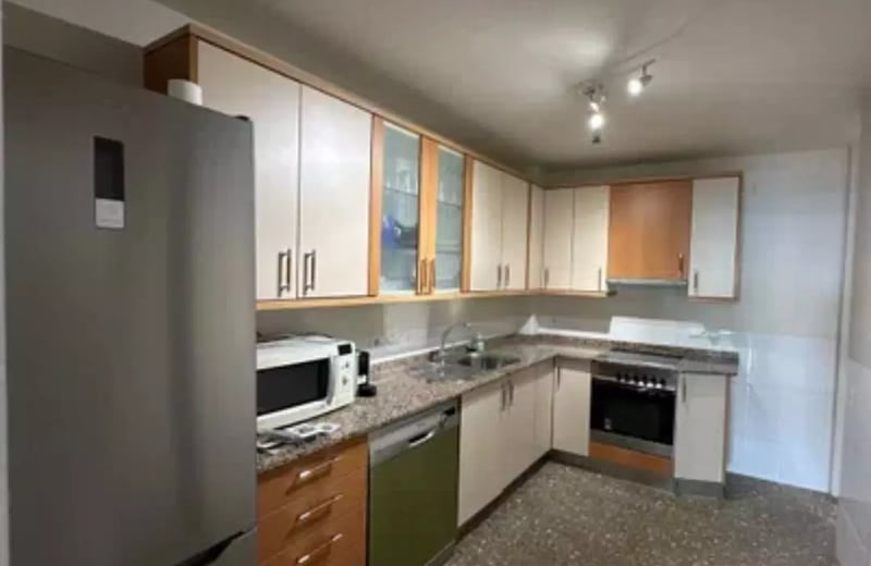 Alquiler a largo plazo apartamento 94m2 con vista al mar en Alicante, Espana