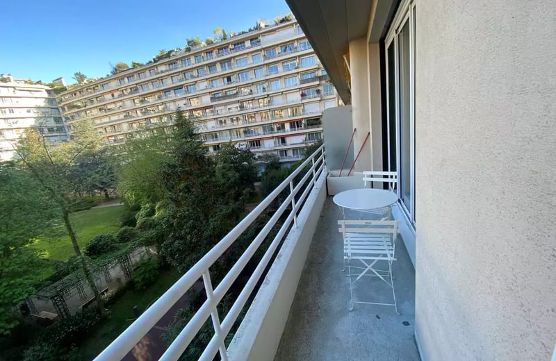 Alquiler a largo plazo apartamento de 5 habitaciones 112m² con balcón en el distrito 16 de París