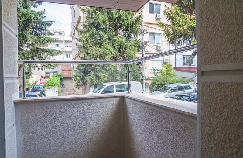 Long-term rental in Belgrade: 2-room apartment, 48 m², in Zvezdara district with balcony and appliances