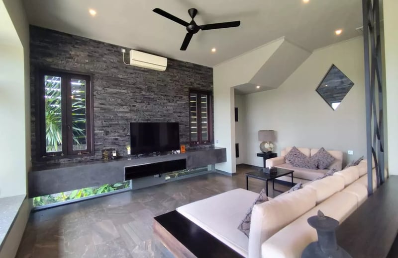 Long-term rental in Bali villa with spacious grounds and pool in Mas area