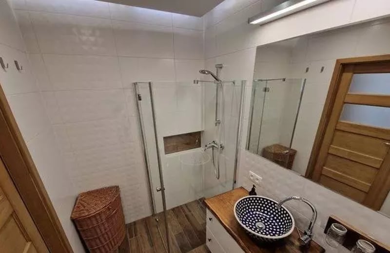 Долгосрочная аренда в Кракове современной 2-комнатной квартиры 49 м² с балконом, район Dębniki