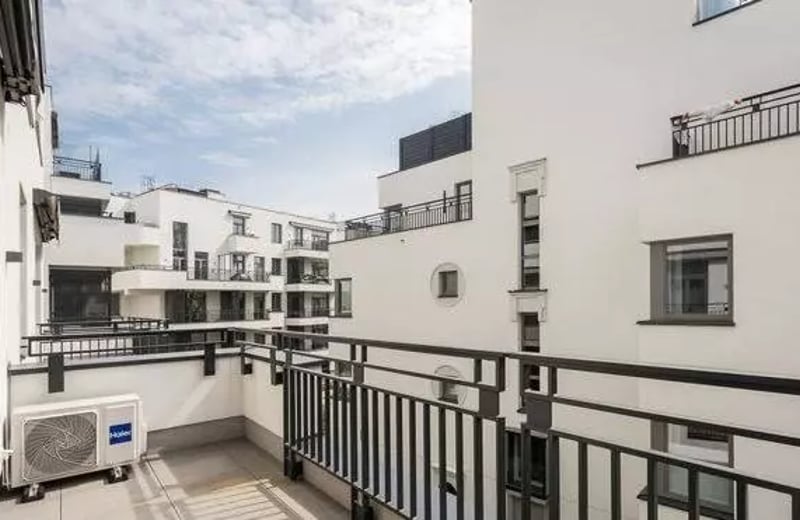 Long-term rental in Warsaw, Ochota — 2-room 45 m² apartment with terrace and air conditioning