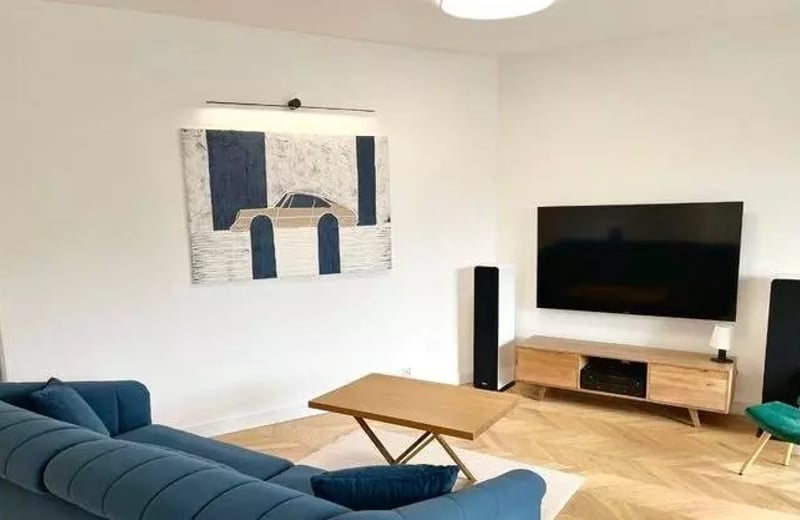 Long-term rental in Warsaw, Wola — 3-room 70 m² apartment with balcony, air conditioning, and smart home system