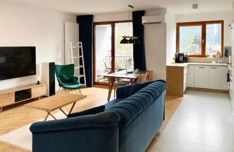 Long-term rental in Warsaw, Wola — 3-room 70 m² apartment with balcony, air conditioning, and smart home system