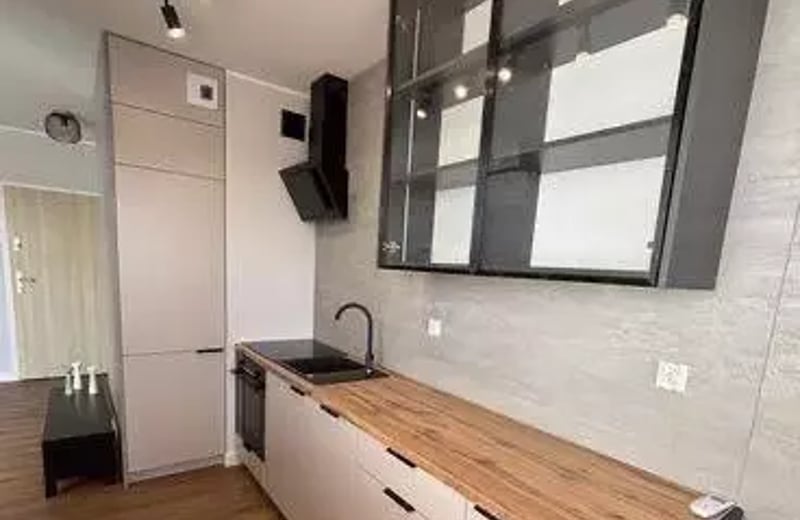 Долгосрочная аренда в Кракове — 2-комнатная квартира 42 м² с балконом на ул. Piltza, район Dębniki