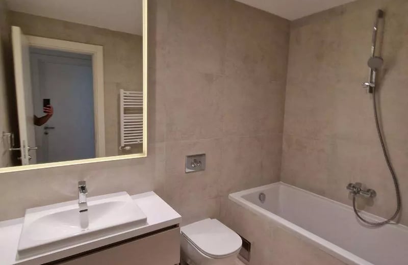 Long-term rental in Belgrade — stylish 3-room apartment 87m² in BW complex with balcony and parking