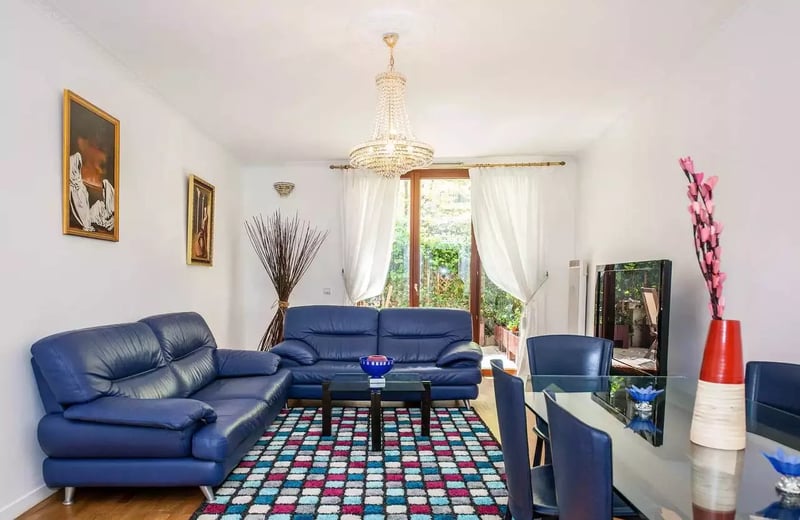 Long-term rental in Paris — 90 m², 3-room apartment with terrace and parking, ground floor
