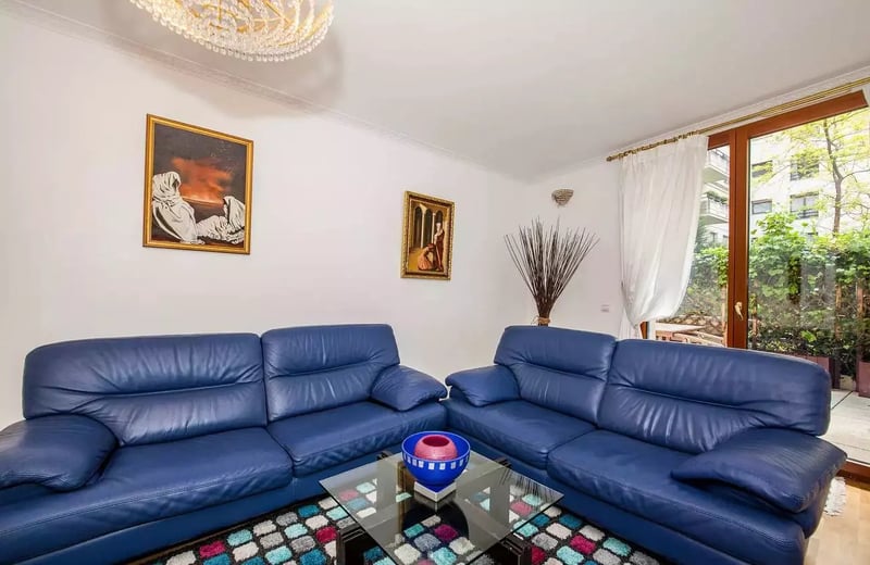 Long-term rental in Paris — 90 m², 3-room apartment with terrace and parking, ground floor