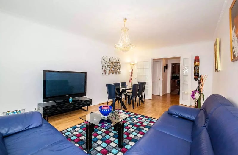 Long-term rental in Paris — 90 m², 3-room apartment with terrace and parking, ground floor