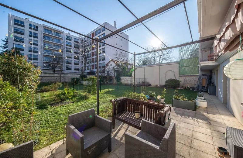 Long-term rental in France — 90 m², 3-room apartment with garden and elevator in Reuil-Malmaison (Paris suburb)
