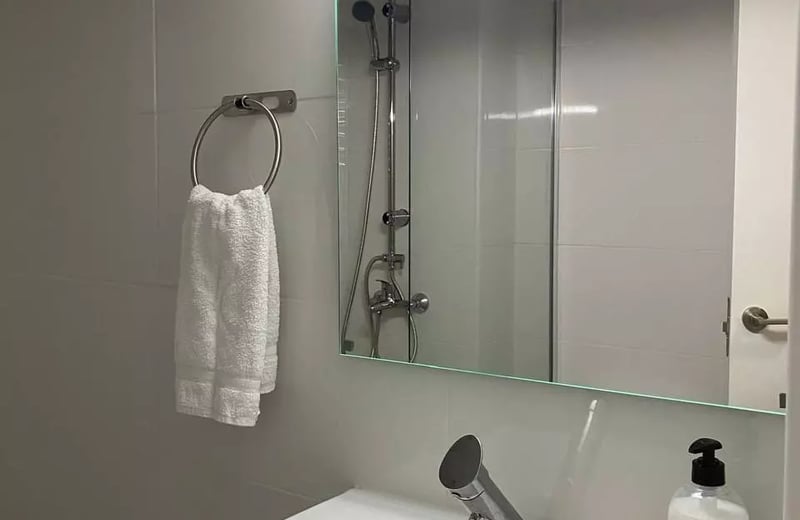 Long-term rental of a renovated studio in Torrevieja on the 4th floor with elevator and parking