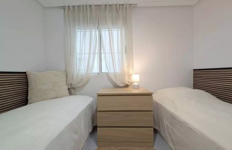 Долгосрочная аренда уютной 2-комнатной квартиры с бассейном в Торревьехе, всего в 2 минутах от пляжа Дель Кура