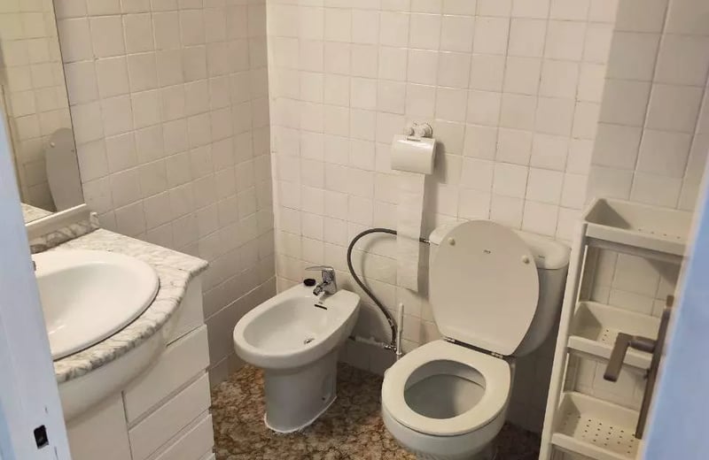 Alquiler a largo plazo en Alicante amplio apartamento de 3 dormitorios con balcón