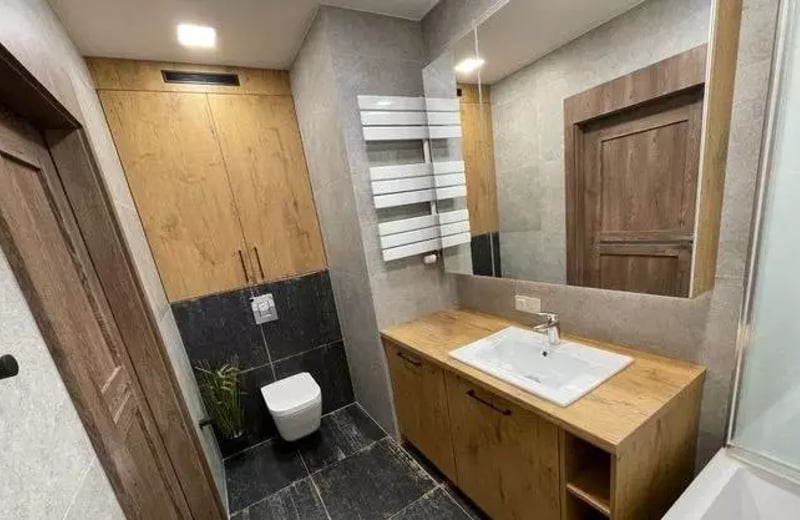 Длительная аренда 2-комнатной квартиры с балконом в районе Охота, Варшава