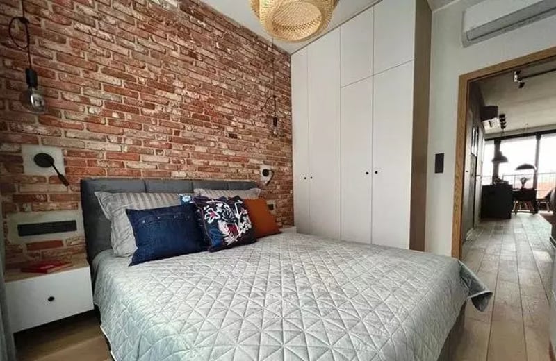 Long-term rental 2-room apartment with balcony and AC in Mokotów, Warsaw