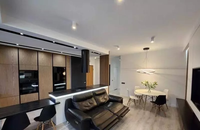 Long-term rental of a spacious three-room apartment with balcony and parking in the Mokotów district of Warsaw