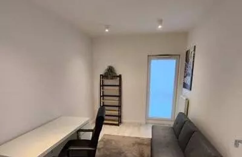 Long-term rental of a spacious three-room apartment with balcony and parking in the Mokotów district of Warsaw