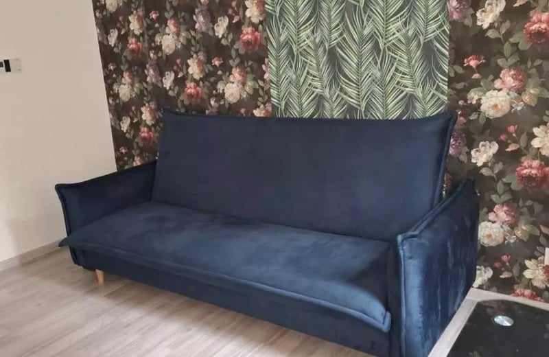 Alquiler a largo plazo de estudio en el centro de Katowice con balcón y cocina independiente