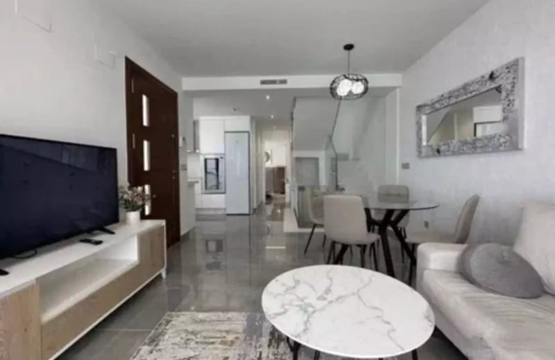 Долгосрочная аренда современной виллы 175 m² с видом на море в Торревьехе, Испания