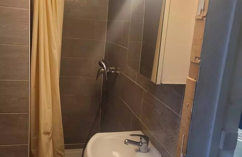 Long-term rental of a studio in Paris, France — 15 m², 14th arrondissement