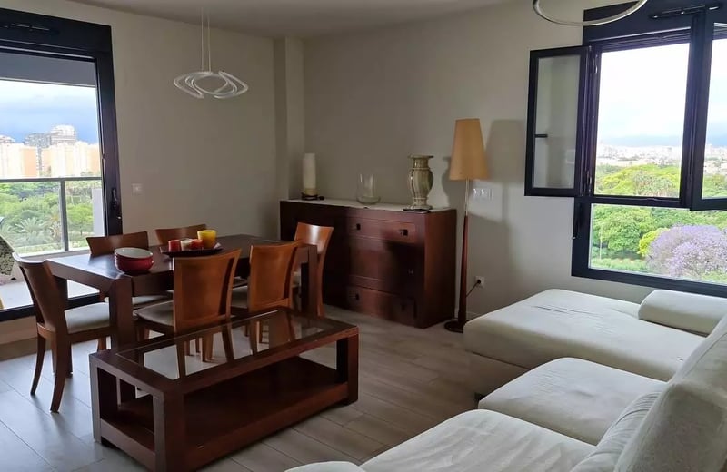 Long-term rental: 130 m² apartment with 4 bedrooms, Alicante (PAU5)