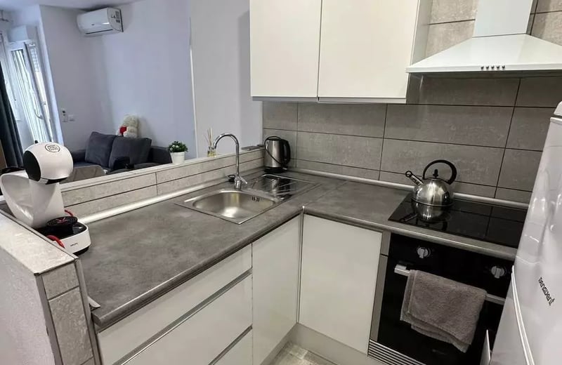 Langfristige Miete einer 2-Zimmer-Wohnung am Strand in Torrevieja, Spanien — nur 250 m vom Meer entfernt