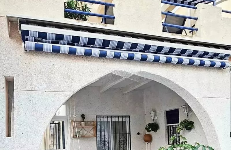 Долгосрочная аренда в Торревьехе, Испания уютный таунхаус 80 м² в закрытой урбанизации с 3 спальнями, террасой, балконом и парковкой