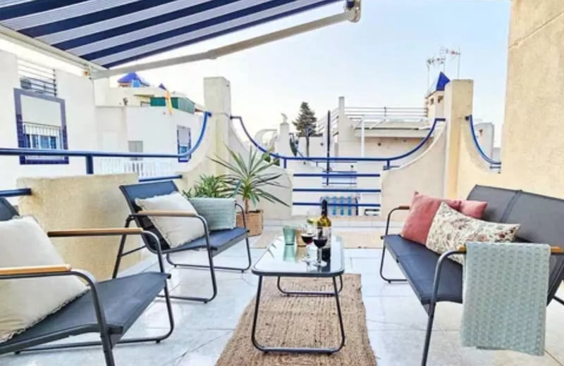 Долгосрочная аренда в Торревьехе, Испания уютный таунхаус 80 м² в закрытой урбанизации с 3 спальнями, террасой, балконом и парковкой