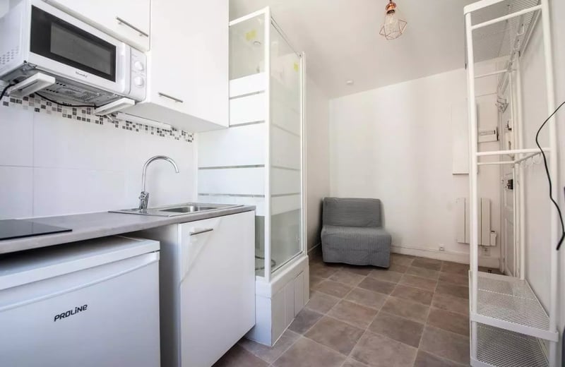 Long-term rental of a studio, 9 m² in Paris, France