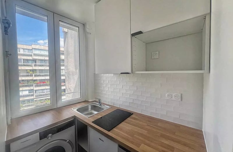 Долгосрочная аренда студии 9 м² после ремонта в Париже, Франция