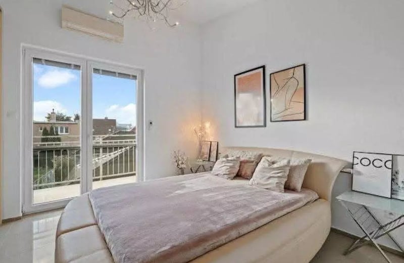 Long-term rental of a 5-room house, 192 m² in Bratislava, Slovakia