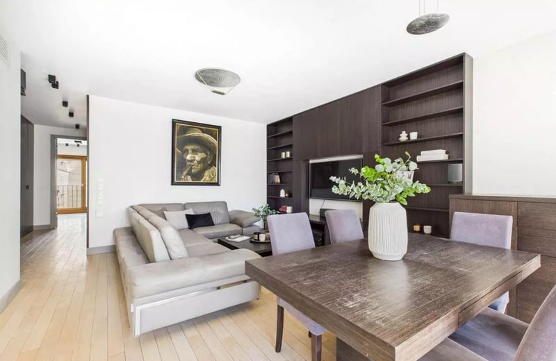 Langzeitmiete einer 80 m² großen Dreizimmerwohnung im Stadtteil Śródmieście, Warschau, Polen