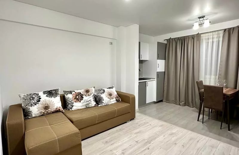 Langfristige Miete eines 1-Zimmer-Studios in einem Neubau, 2. Stock, Bukarest, Rumänien