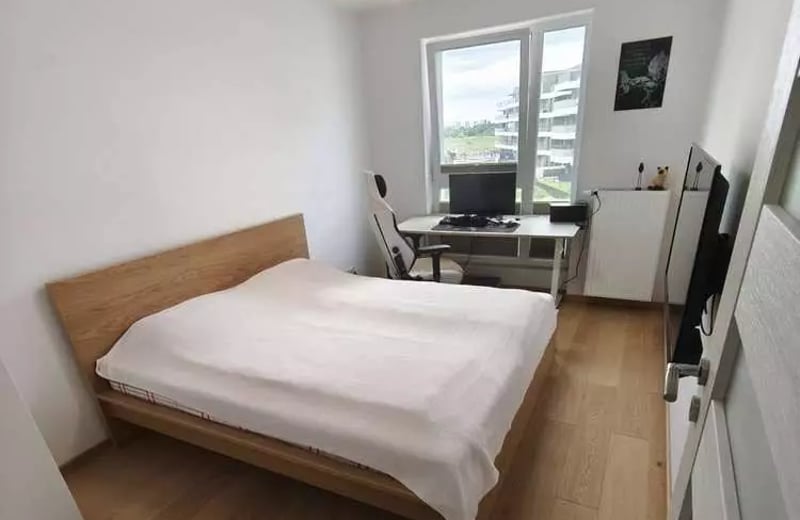 Location longue durée d’un appartement 4 pièces 80m² avec grand balcon à Jagodno, Wrocław, Pologne