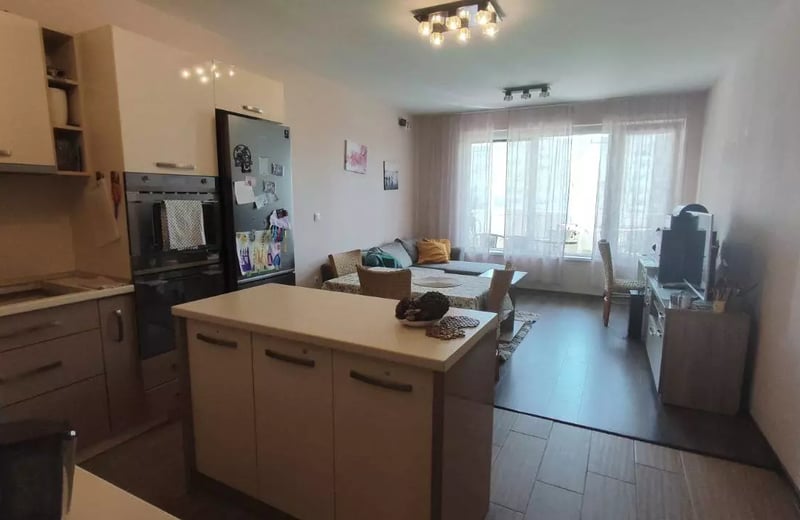 Langfristige Vermietung einer 3-Zimmer-Wohnung mit Parkplatz im Stadtteil Văzrazhdane 1, Warna, Bulgarien