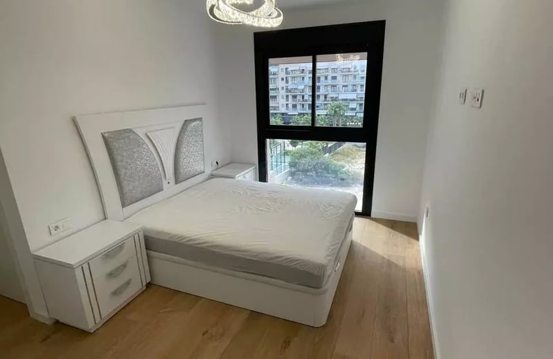 Long-term rental of a 3-room apartment 93m² in Alicante, Spain