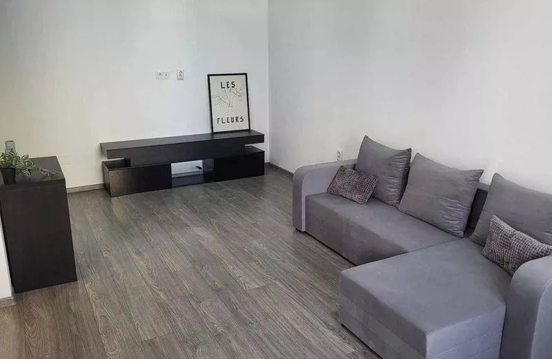 Long-term rental of 2-room apartment in Tractorul, Brașov, Romania