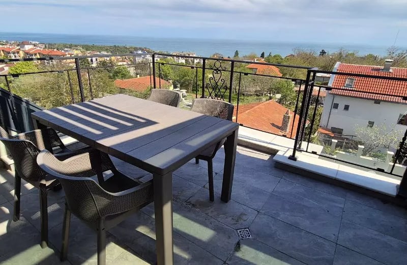 Langzeitmiete 3-Zimmer-Wohnung im Stadtteil Trakata, Warna, Bulgarien