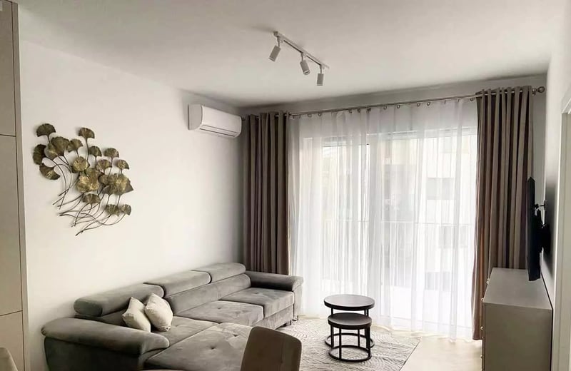 Langzeitmiete einer 2-Zimmer-Wohnung mit 40 m² in Wola, Warschau, Polen