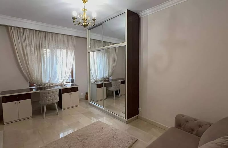 Long-term rental of a 4-room villa 350 m² in Constanța, Romania