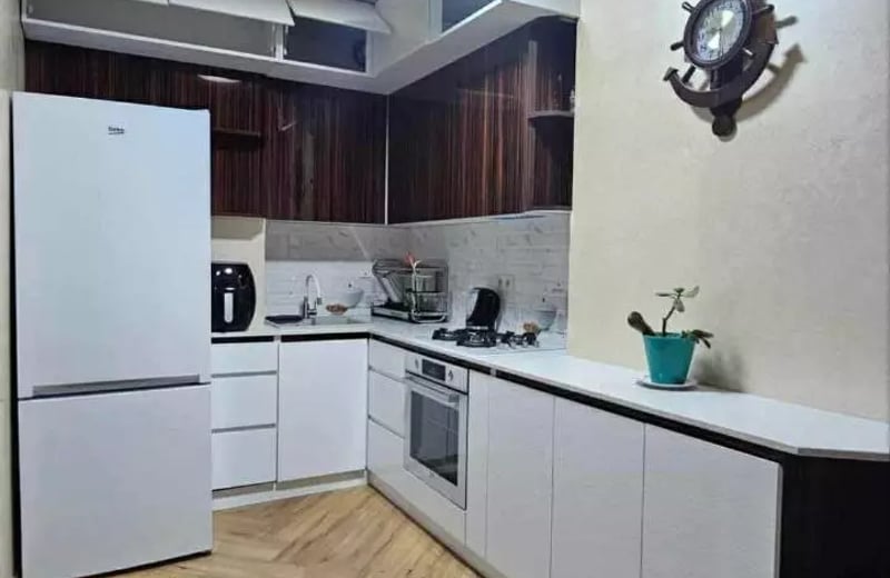 Alquiler a largo plazo de apartamento de 3 habitaciones 80 m², Batumi, Georgia