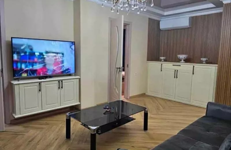 Alquiler a largo plazo de apartamento de 3 habitaciones 80 m², Batumi, Georgia