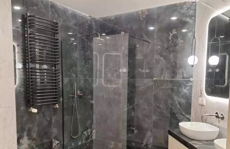 Location longue durée d’un appartement 4 pièces de 78 m² au centre de Cracovie, Pologne