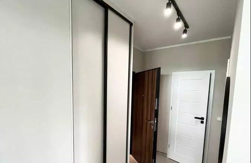 Location longue durée d’un appartement de 45 m² et 2 pièces dans le quartier Wola, Varsovie, Pologne