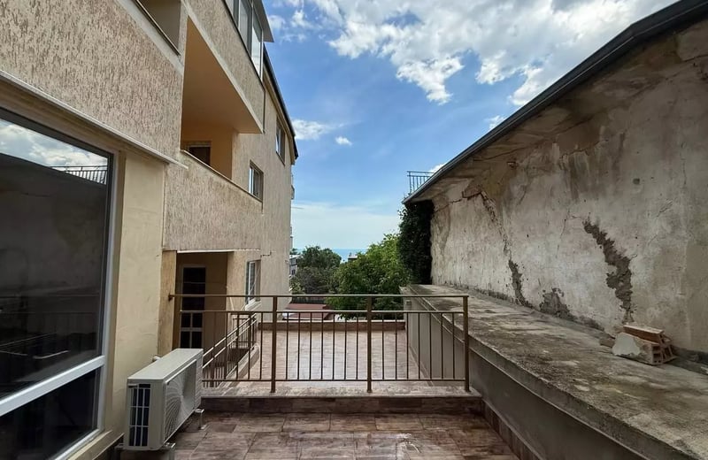 Long-term rental of 3-room apartment in Nizhniy Briz, Varna, Bulgaria