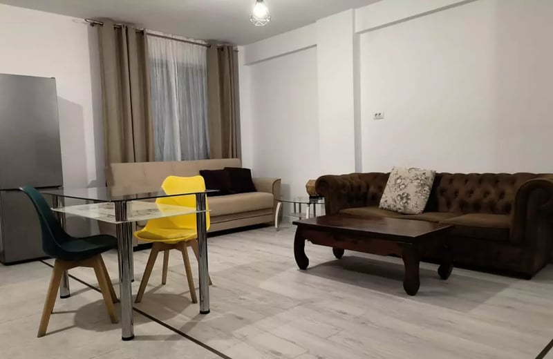 Location longue durée d’un appartement de 90 m² dans le quartier Tomis Plus, Constanța, Roumanie