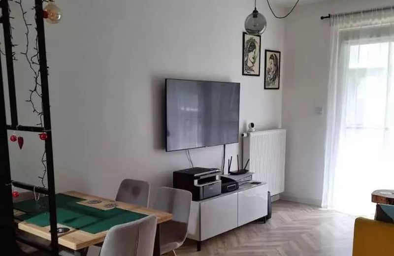 Location longue durée d’un appartement de 40 m² dans le quartier Kępa Mieszczańska, Wrocław, Pologne